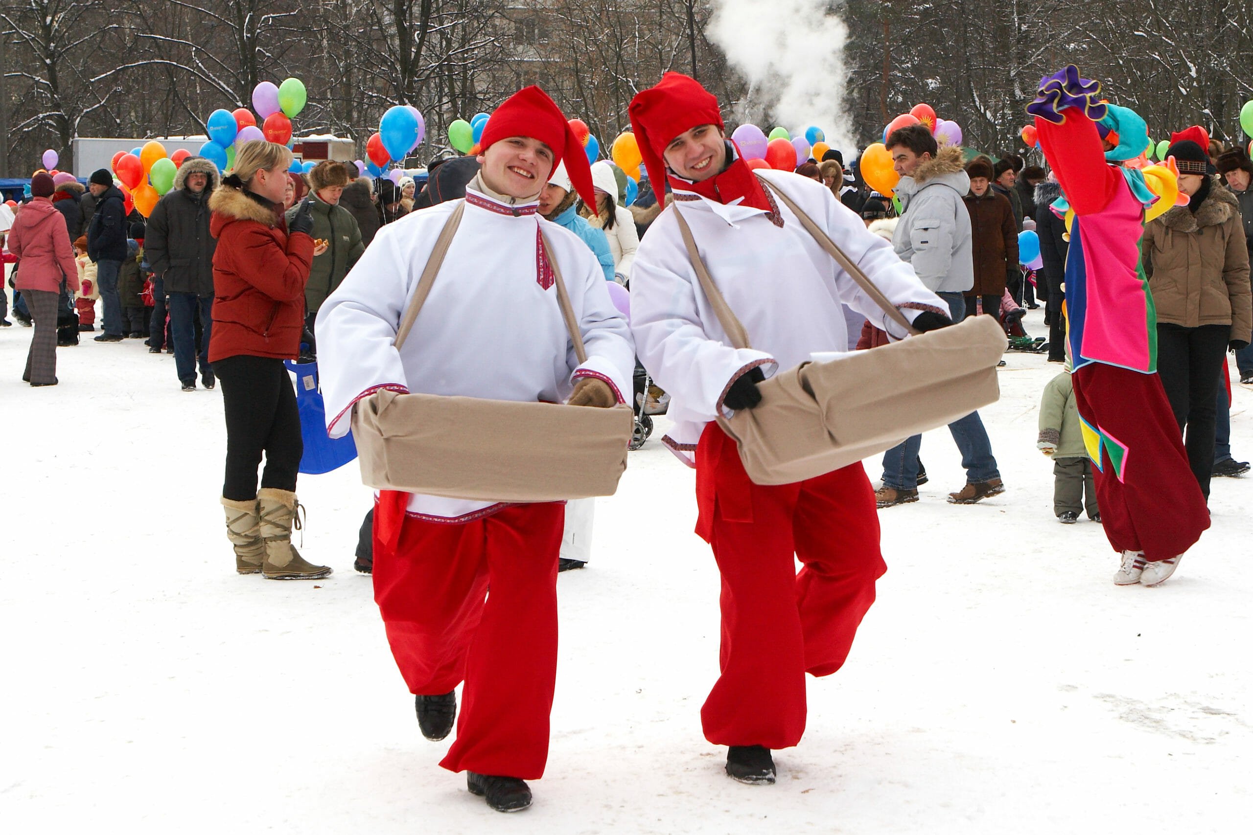 Веселые зимние праздники. Зимние гуляния. Народные забавы на Масленицу. Уличные гуляния. Русские народные гуляния.